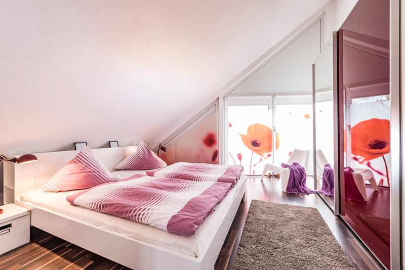 Schlafzimmer mit Doppelbett